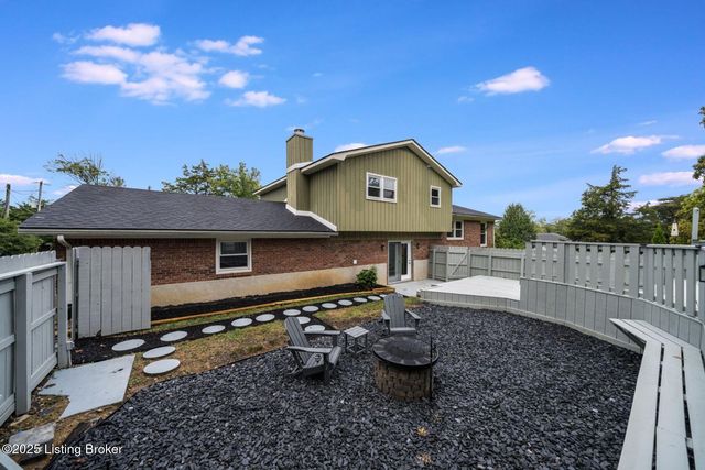 2907 Carden Ln, La Grange, KY 40031