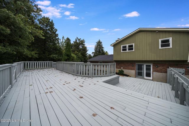 2907 Carden Ln, La Grange, KY 40031
