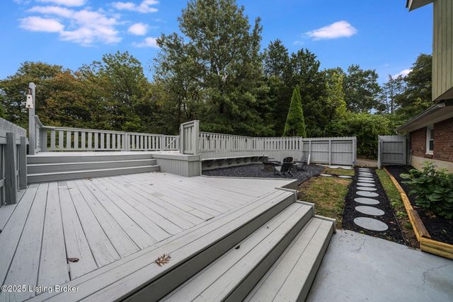 2907 Carden Ln, La Grange, KY 40031