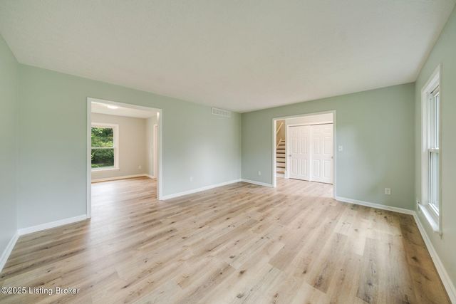 2907 Carden Ln, La Grange, KY 40031