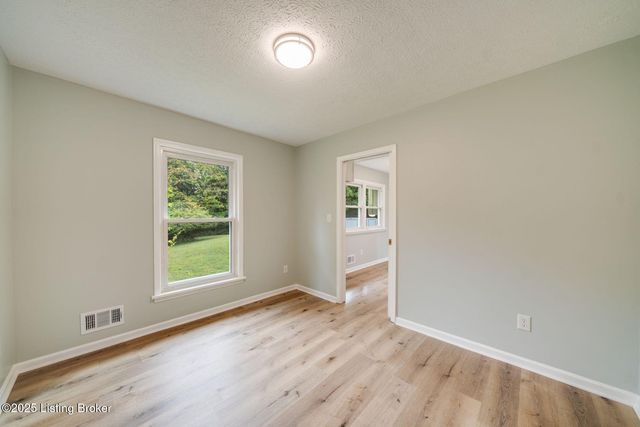 2907 Carden Ln, La Grange, KY 40031