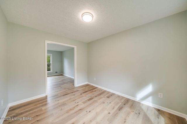 2907 Carden Ln, La Grange, KY 40031