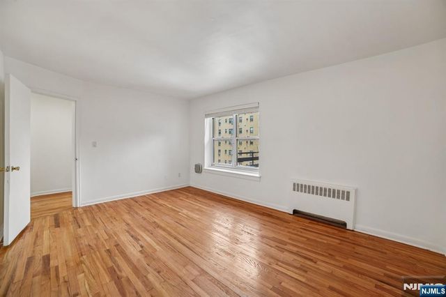 2430 8th Street 5B, Fort Lee, NJ 07024