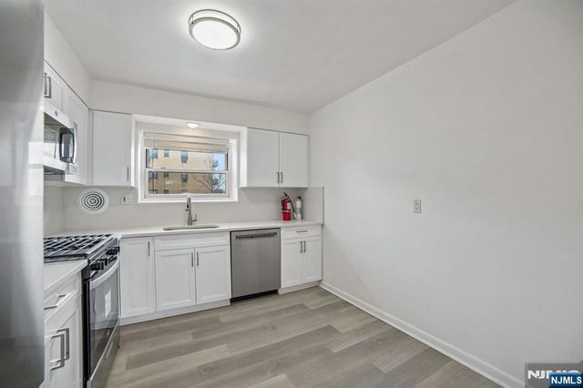 2430 8th Street 5B, Fort Lee, NJ 07024