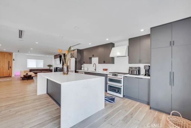 22901 Bassett Street, West Hills, CA 91307
