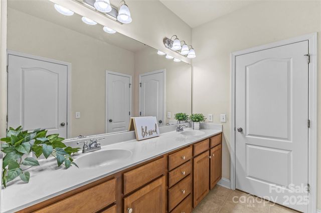 2532 Glyncastle Way, Gastonia, NC 28056