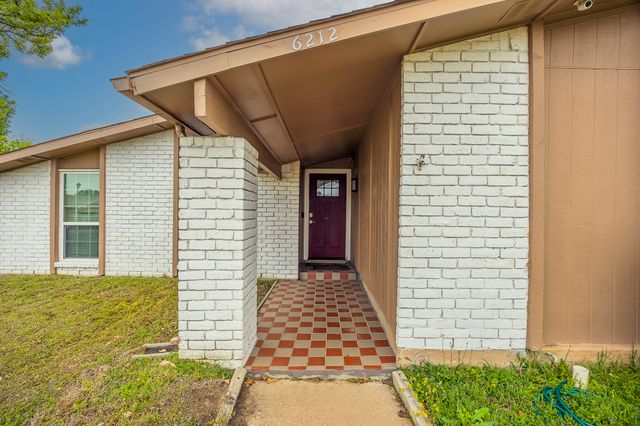 6212 Jennings Drive, The Colony, TX 75056
