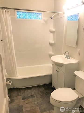 123 Acorn Street, Bremerton, WA 98310