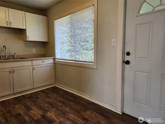123 Acorn Street, Bremerton, WA 98310