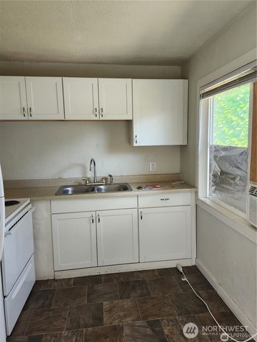 123 Acorn Street, Bremerton, WA 98310