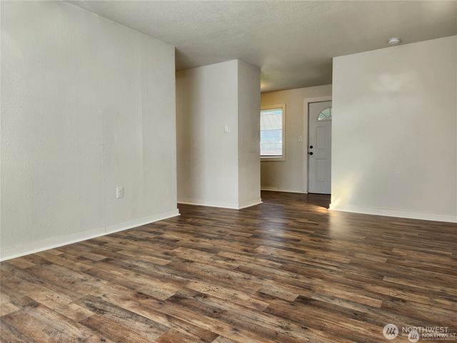 123 Acorn Street, Bremerton, WA 98310