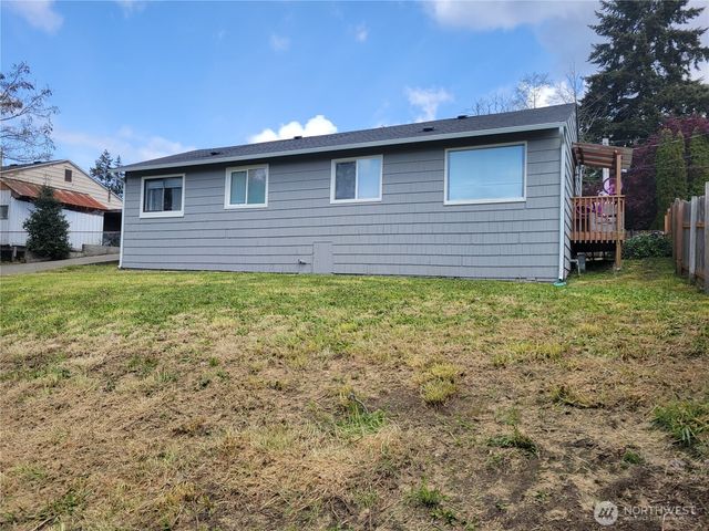 123 Acorn Street, Bremerton, WA 98310