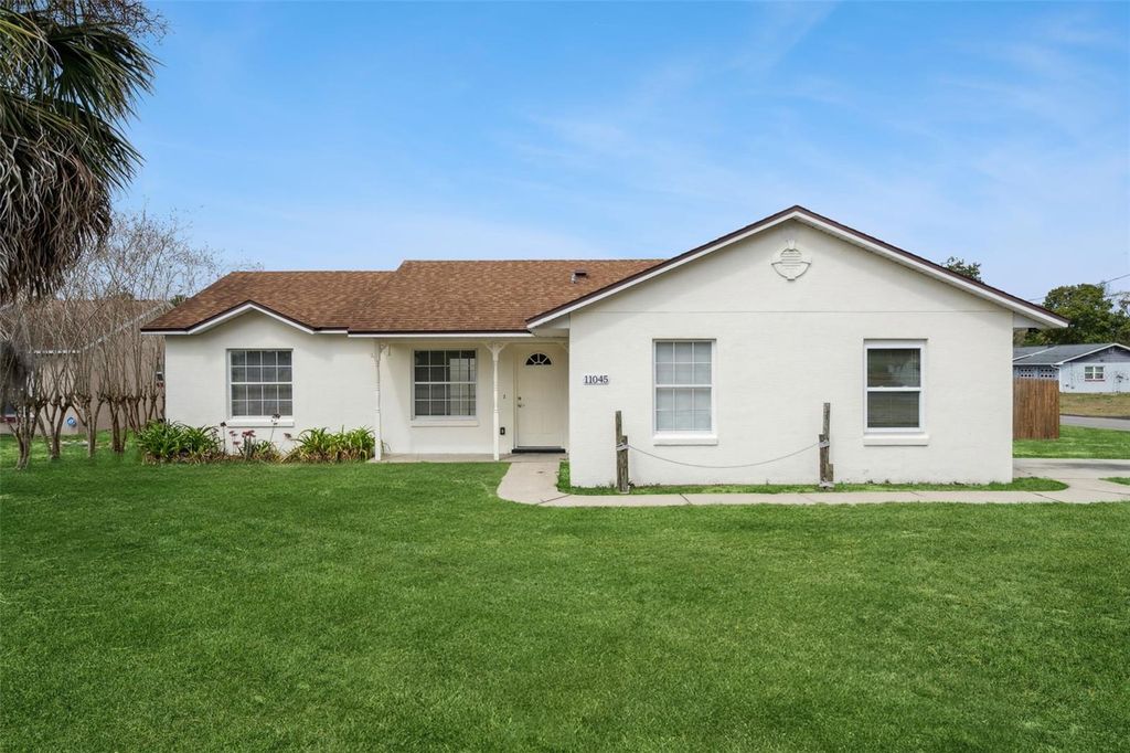 11045 PINE STREET, Leesburg, FL 34788