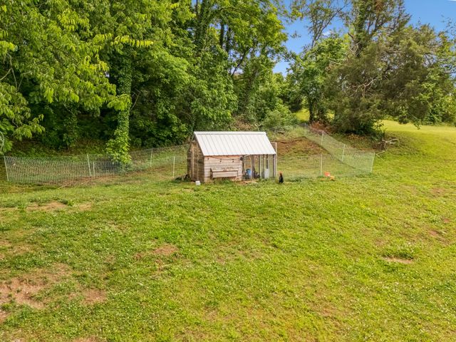 1765 Theta Pike, Columbia, TN 38401