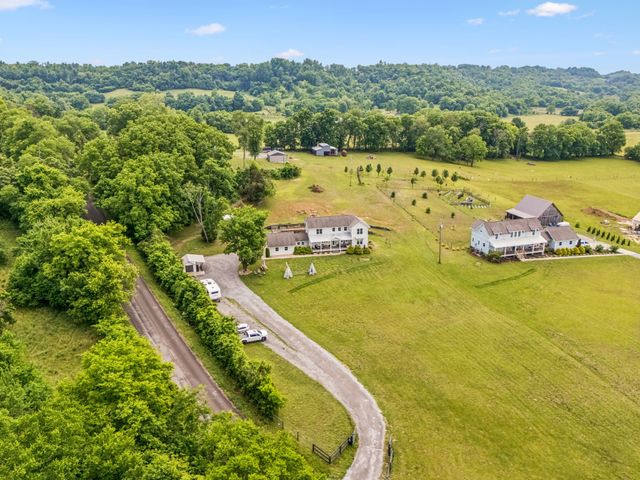 1765 Theta Pike, Columbia, TN 38401