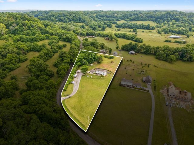 1765 Theta Pike, Columbia, TN 38401