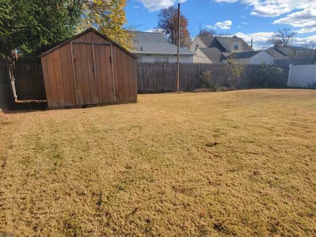 333 Livingston Rd, Linden City, NJ 07036