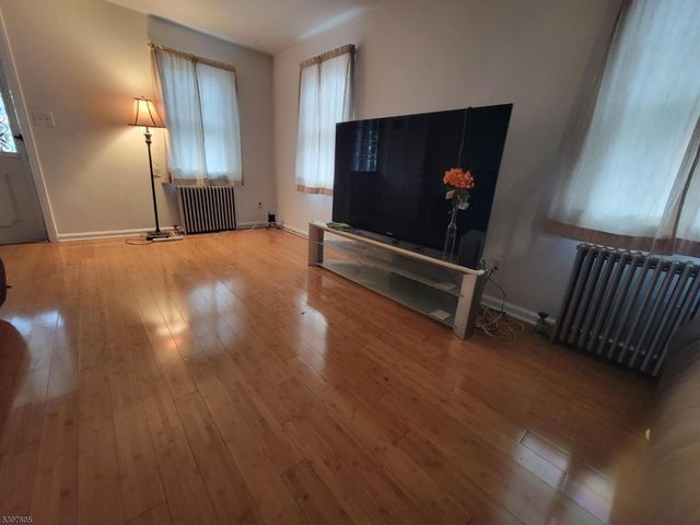 333 Livingston Rd, Linden City, NJ 07036