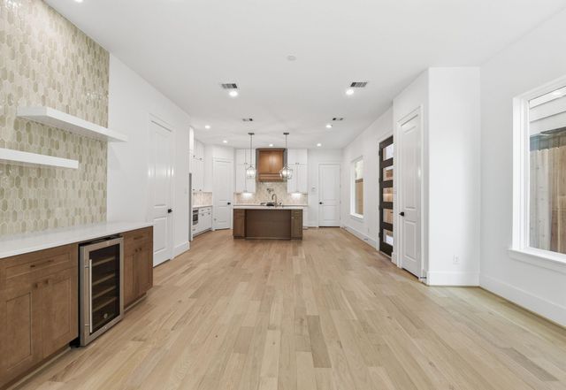 1436 Alexander St, Houston, TX 77008