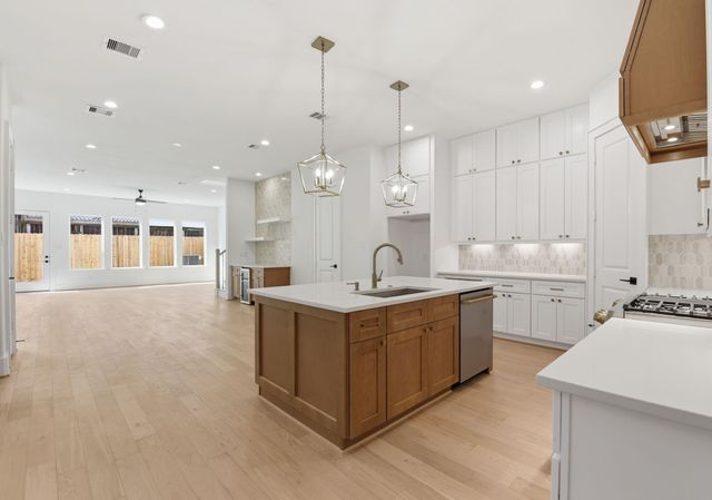 1436 Alexander St, Houston, TX 77008