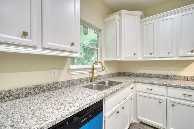 1112 Holly Springs, Huntsville, TX 77320