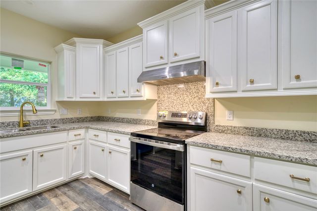 1112 Holly Springs, Huntsville, TX 77320