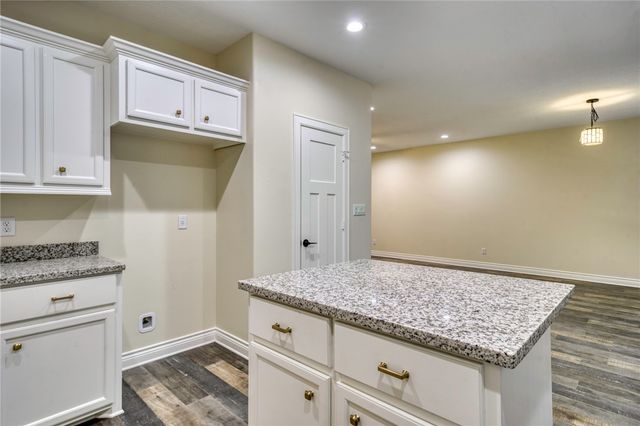 1112 Holly Springs, Huntsville, TX 77320