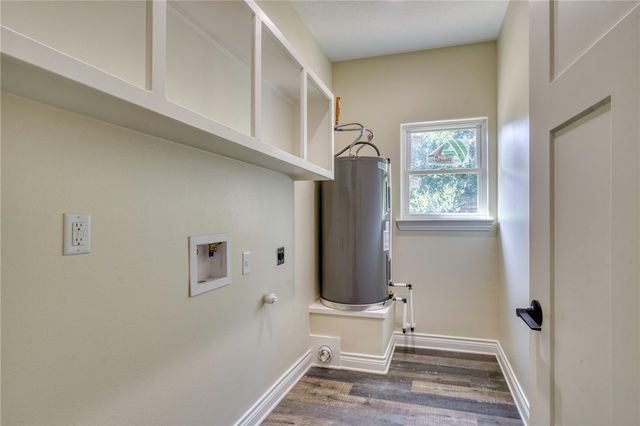 1112 Holly Springs, Huntsville, TX 77320
