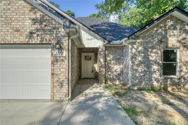 1112 Holly Springs, Huntsville, TX 77320