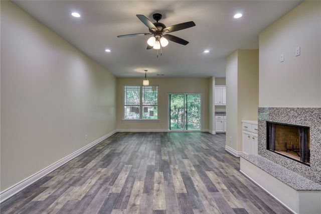 1112 Holly Springs, Huntsville, TX 77320