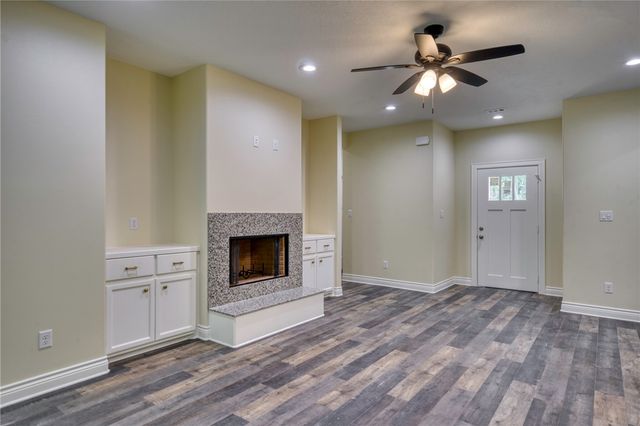 1112 Holly Springs, Huntsville, TX 77320