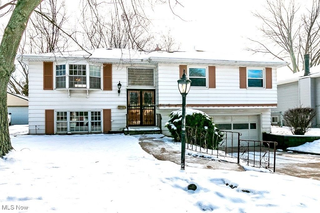 36548 Lakehurst Drive, Eastlake, OH 44095