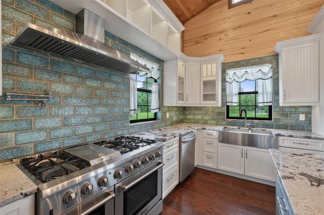 26534 Mitchell Road, Hempstead, TX 77445