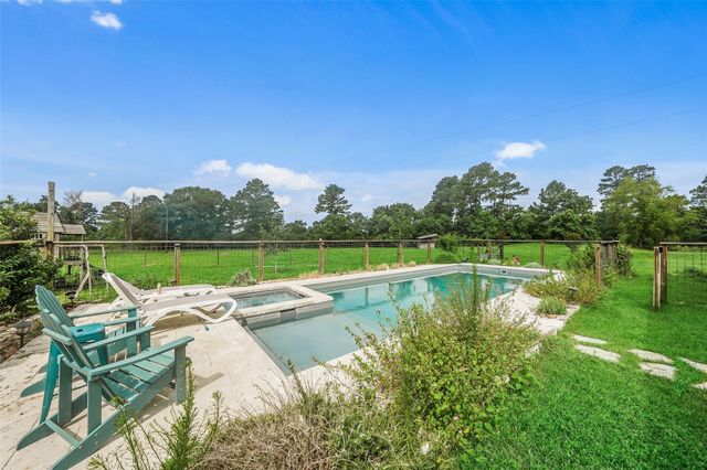 26534 Mitchell Road, Hempstead, TX 77445
