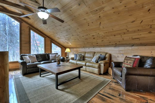 840 Deer Crest Road, Blue Ridge, GA 30513