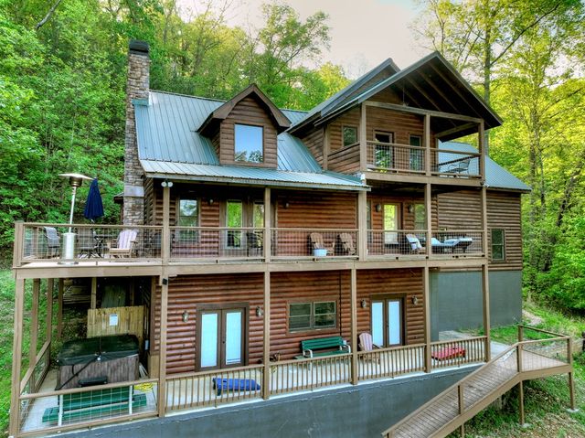 840 Deer Crest Road, Blue Ridge, GA 30513