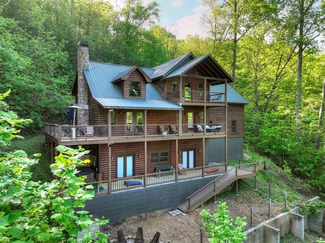 840 Deer Crest Road, Blue Ridge, GA 30513