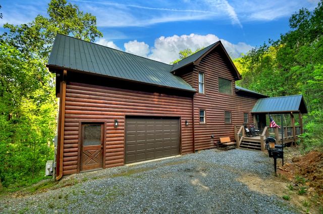840 Deer Crest Road, Blue Ridge, GA 30513