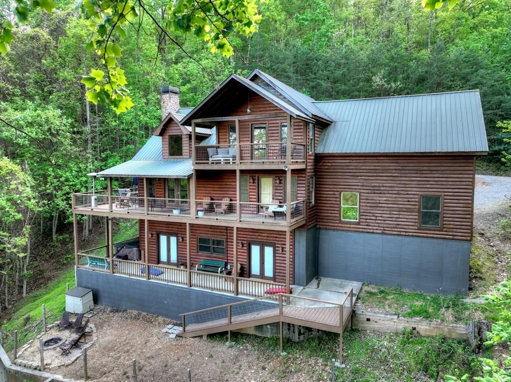 840 Deer Crest Road, Blue Ridge, GA 30513