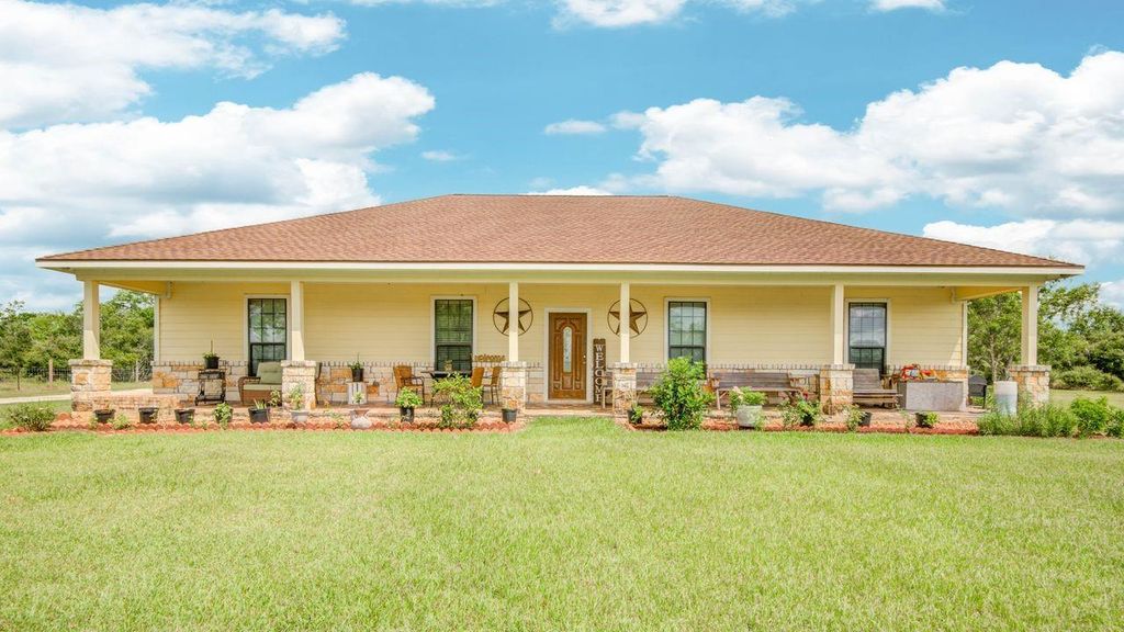 24910 Fm 2004 Road, Angleton, TX 77515