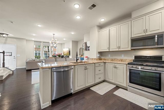 102 Wesmont Drive 3912, Wood Ridge, NJ 07075