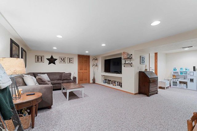 1307 SUNRAY LANE, Green Bay, WI 54313