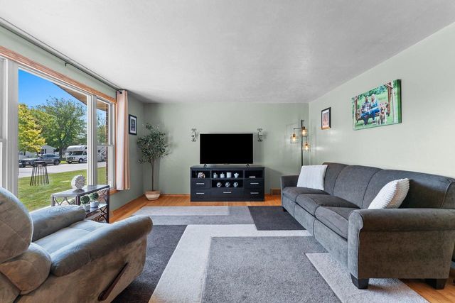 1307 SUNRAY LANE, Green Bay, WI 54313