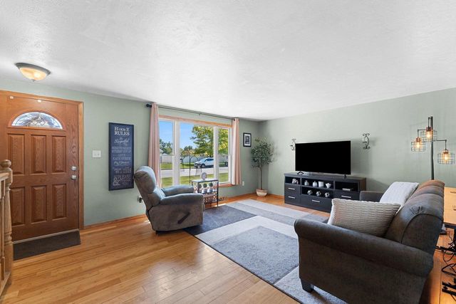 1307 SUNRAY LANE, Green Bay, WI 54313