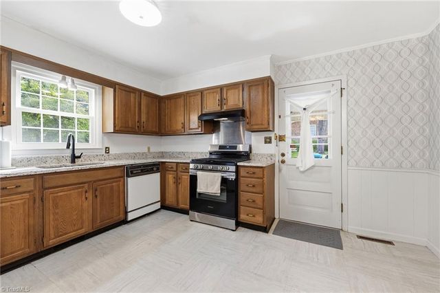 120 Tangle Drive, Jamestown, NC 27282