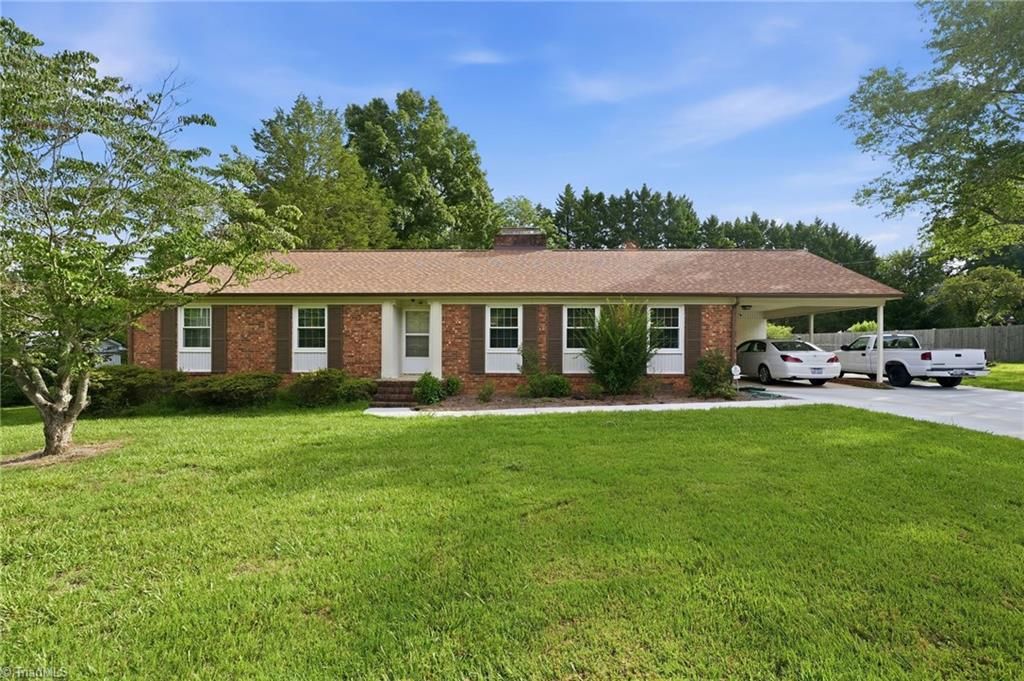 120 Tangle Drive, Jamestown, NC 27282