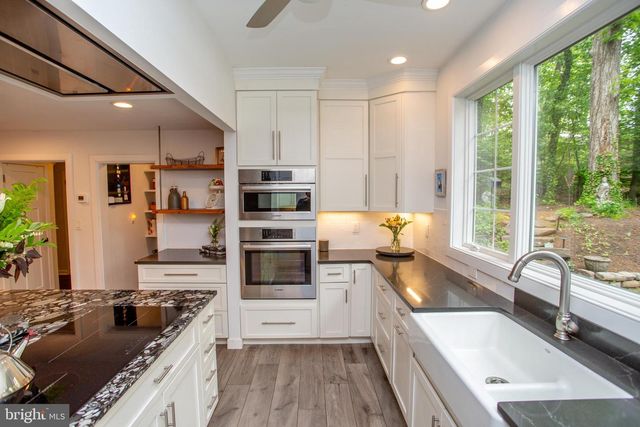 15 DOGWOOD LN, Doylestown, PA 18901