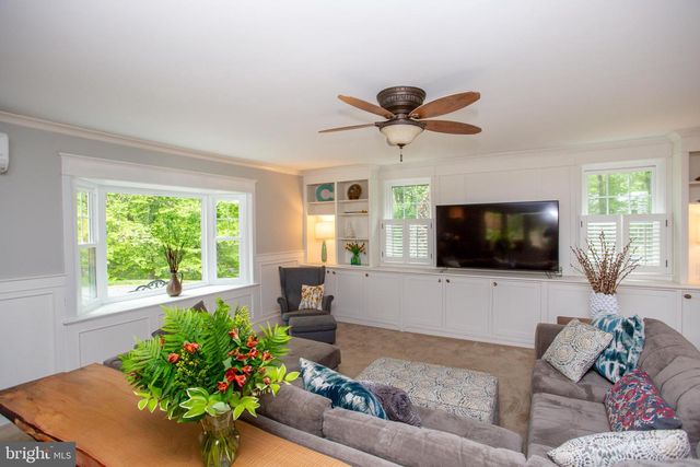 15 DOGWOOD LN, Doylestown, PA 18901