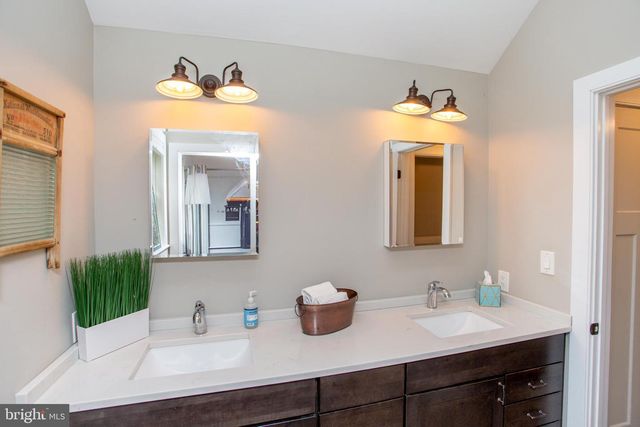 15 DOGWOOD LN, Doylestown, PA 18901