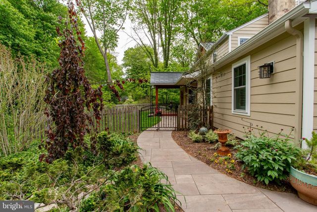 15 DOGWOOD LN, Doylestown, PA 18901